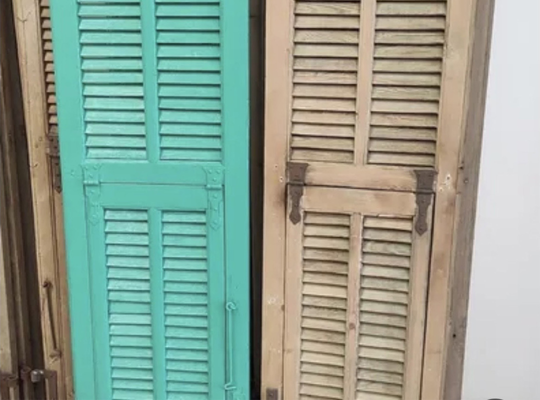 Décapage porte placard en bois